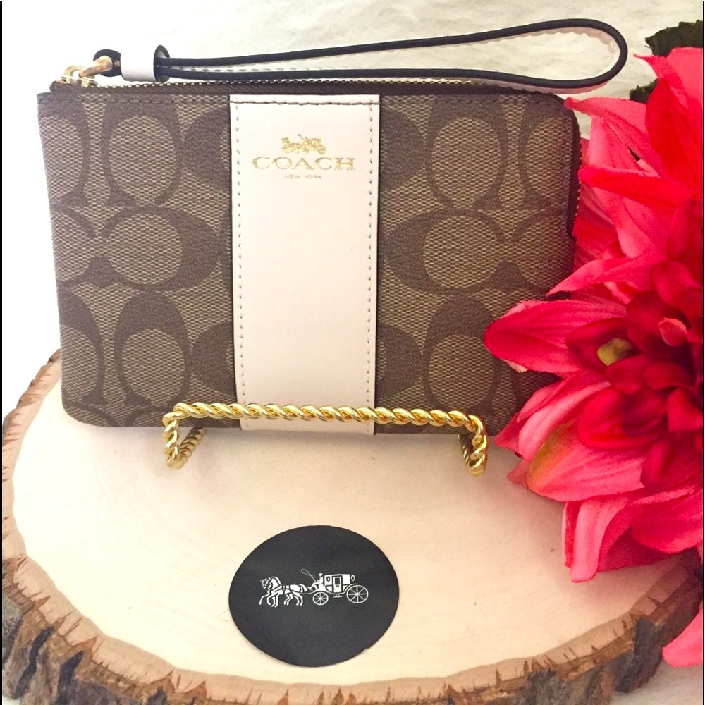 COACH Wristlet 🆕